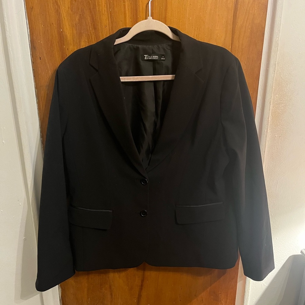 NY&Co 7th Avenue Suiting Collection black blazer. Size 14